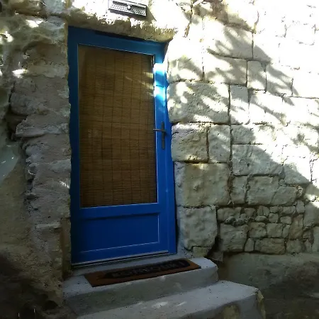 Ou D'hote Troglodyte Protection C-19 *