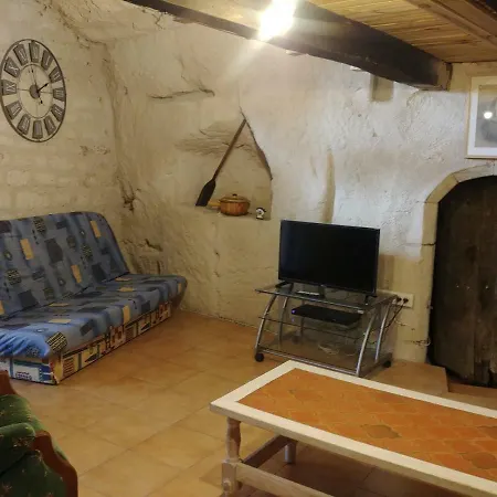Ou D'hote Troglodyte Protection C-19 *