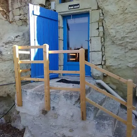 Ou D'hote Troglodyte Protection C-19
